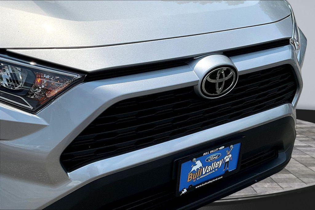 2021 Toyota RAV4 XLE thumbnail 36
