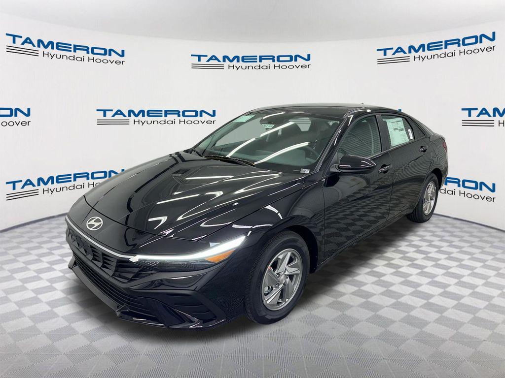 New 2026 Hyundai ELANTRA SE