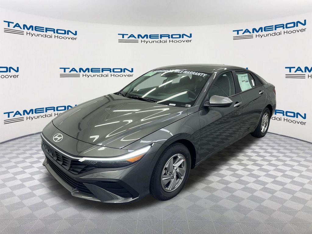New 2026 Hyundai ELANTRA SE