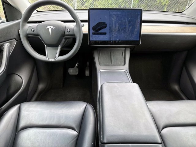 TESLA MODEL Y LONG RANGE - 9