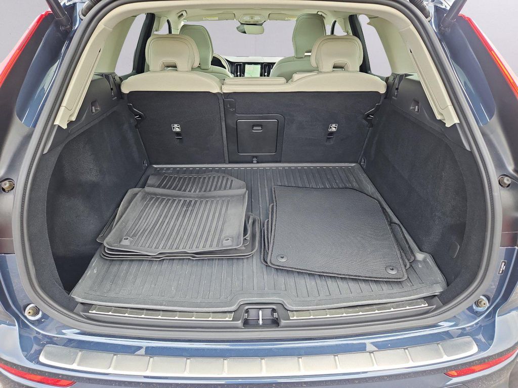 2024 Volvo XC60 B5 PLUS DARK THEME 缩略图 36