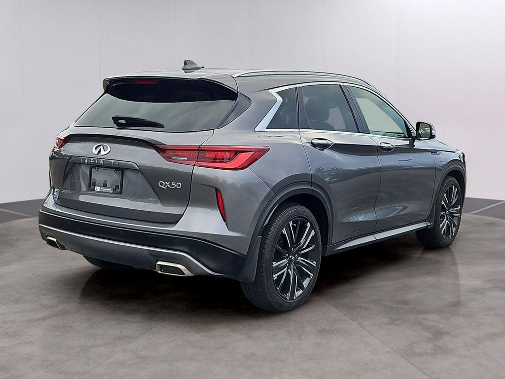 2022 Infiniti QX50 LUXE AWD photo 2