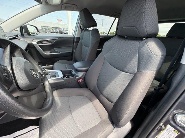 صورة 7 لـ 2025 Toyota RAV4 XLE