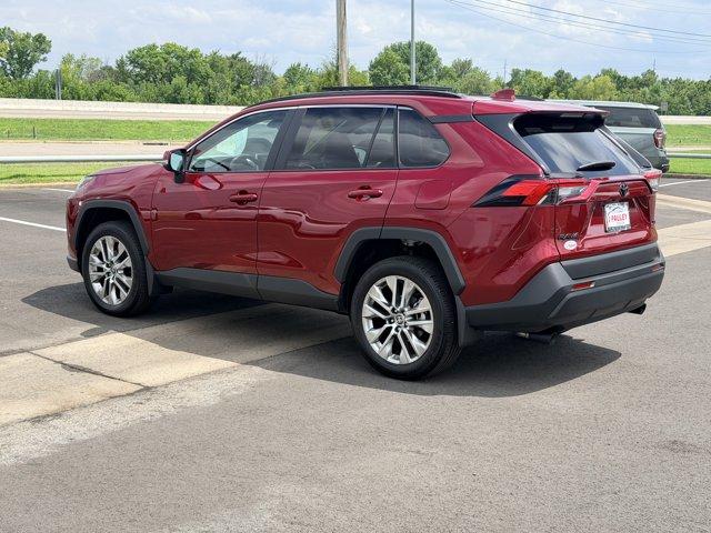 2025 Toyota RAV4 XLE PREMIUM — фото 3