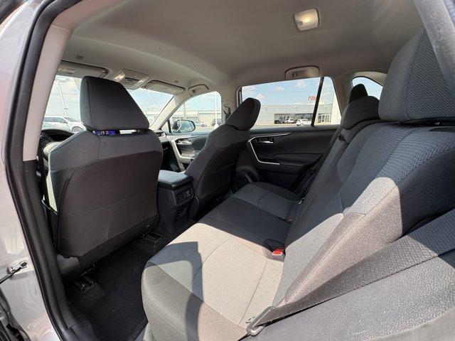 صورة 9 لـ 2025 Toyota RAV4 XLE