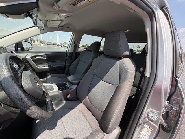 صورة 7 لـ 2025 Toyota RAV4 XLE
