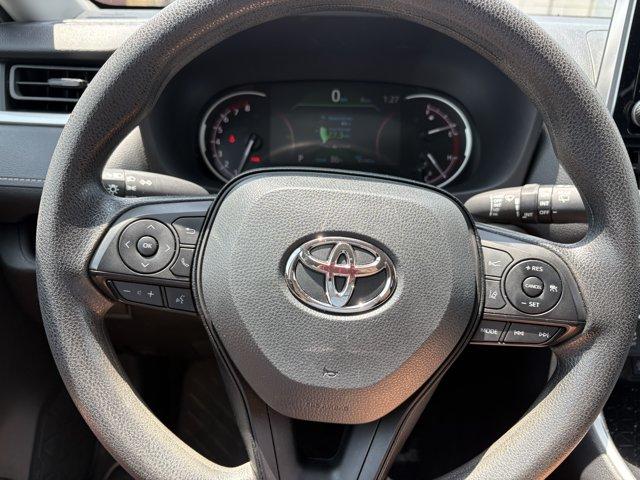 2025 Toyota RAV4 XLE thumbnail 13