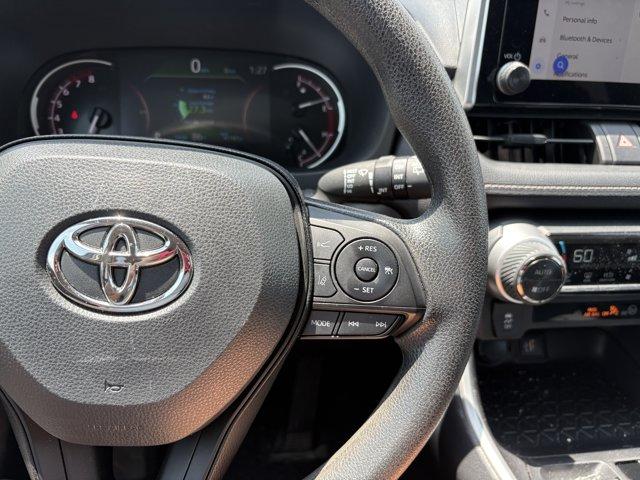 2025 Toyota RAV4 XLE thumbnail 15