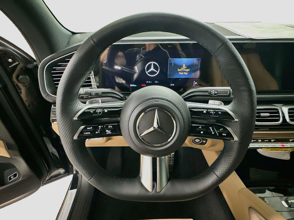 2026 Mercedes-BENZ GLS — миниатюра 12