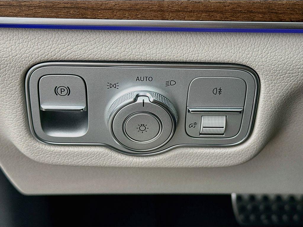 2026 Mercedes-BENZ GLS thumbnail 11