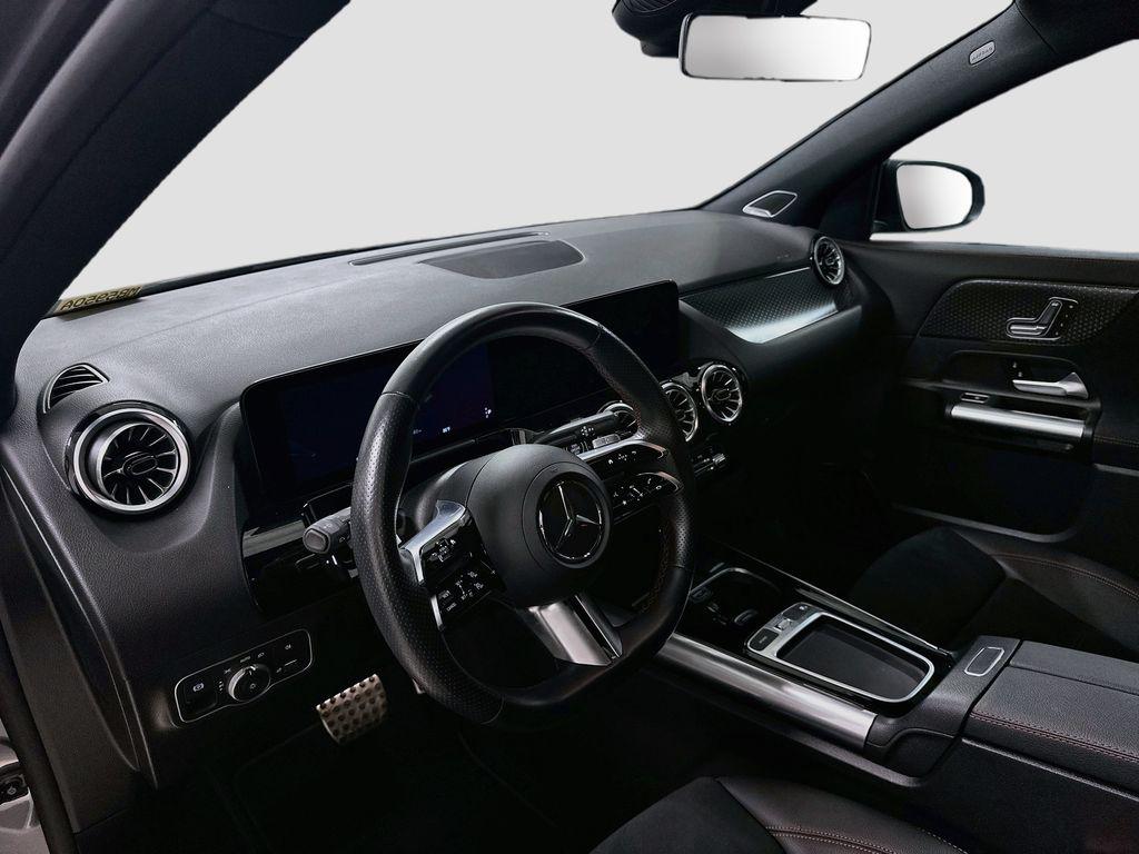 2025 Mercedes-BENZ GLA photo 4