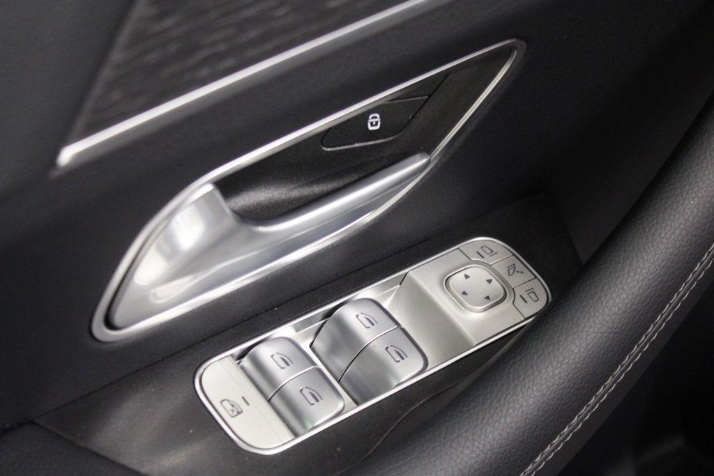 2026 Mercedes-BENZ GLS — миниатюра 17