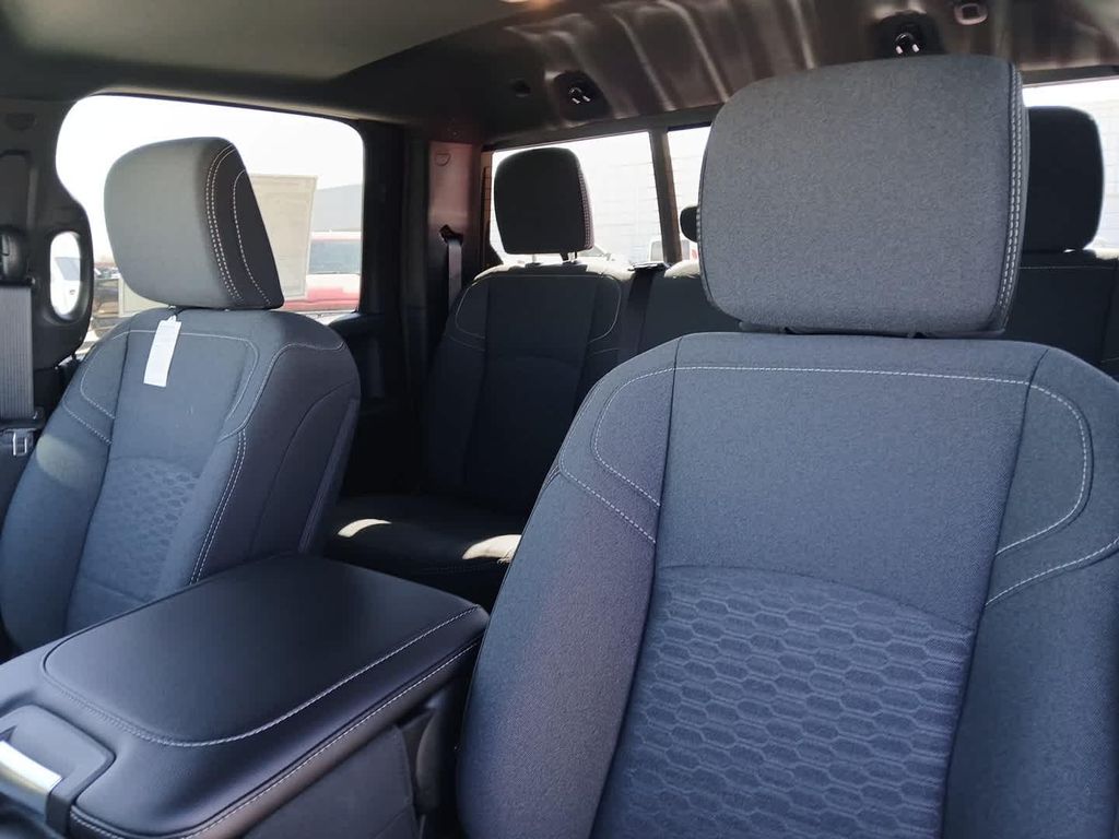 صورة مصغرة 21 لـ 2026 RAM 2500 WARLOCK CREW CAB 4X4 6'4' BOX