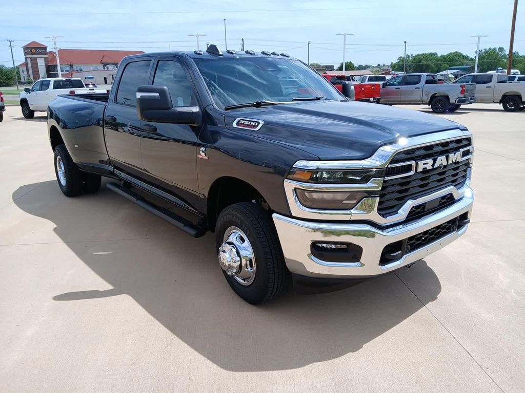 2026 RAM 3500 TRADESMAN CREW CAB 4X4 8' BOX — фото 10