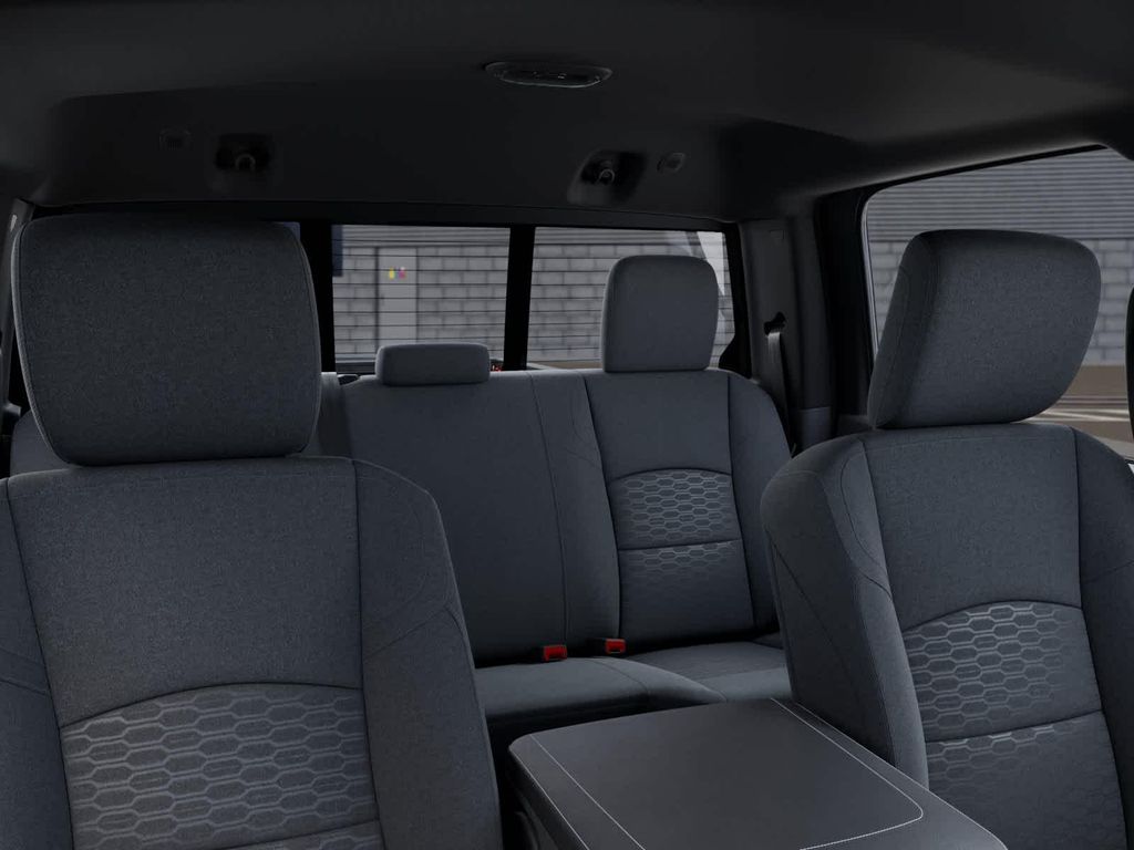 صورة مصغرة 26 لـ 2026 RAM 2500 BLACK EXPRESS CREW CAB 4X4 6'4' BOX