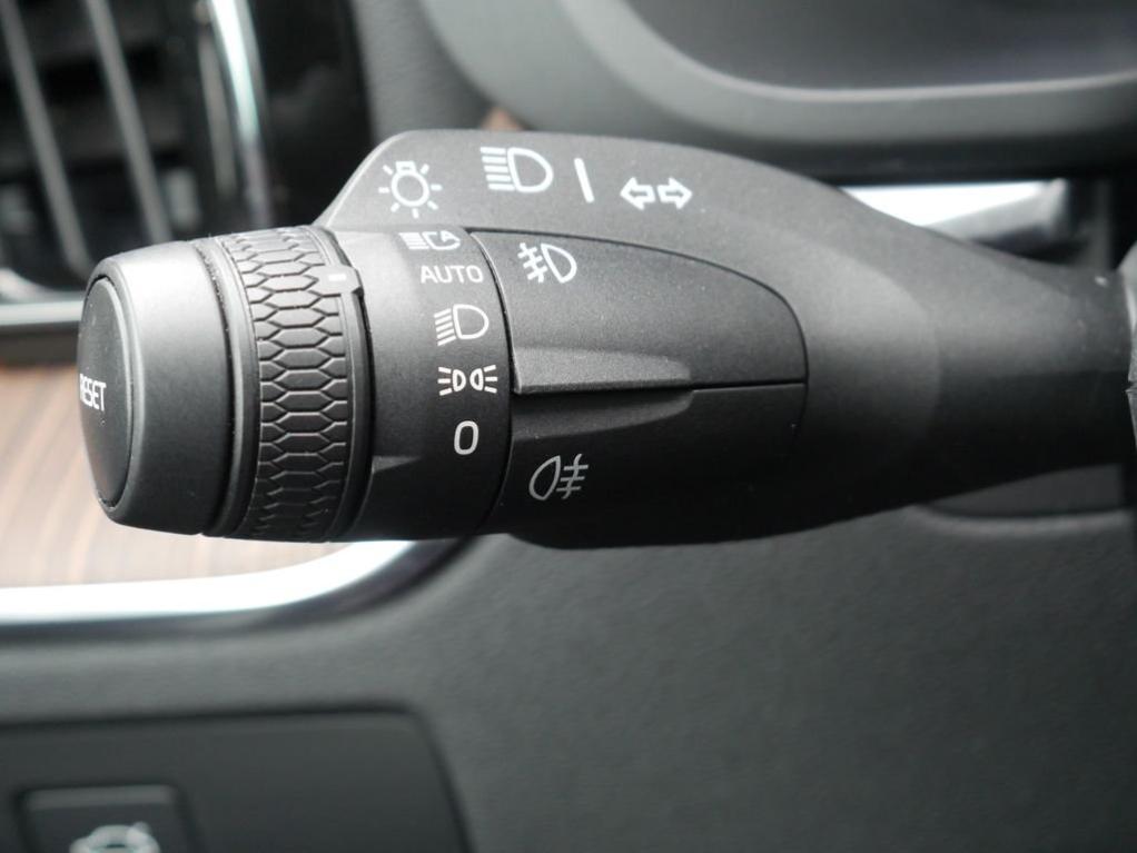 2023 Volvo XC60 B5 PLUS BRIGHT THEME — миниатюра 28