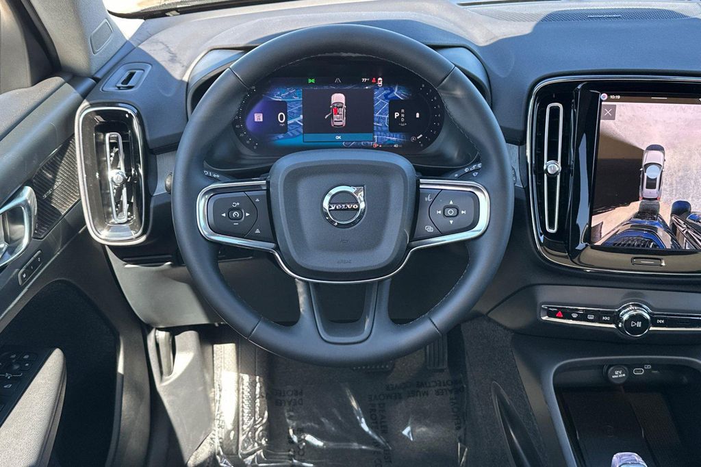 2026 Volvo XC40 ULTRA, B5 AWD GAS (MILD HYBRID), DARK — миниатюра 16