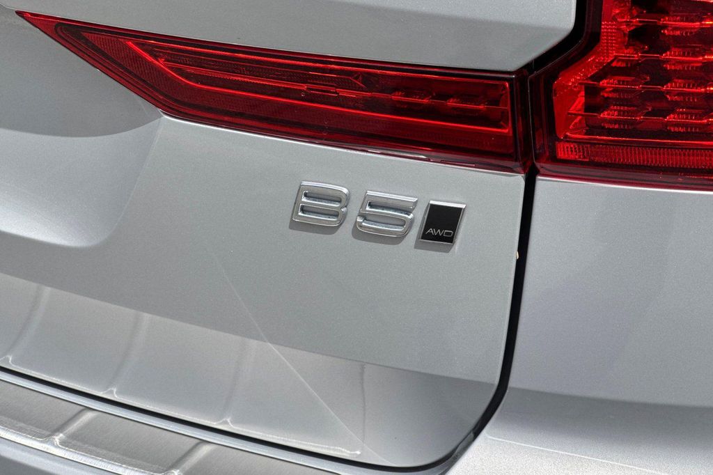 صورة مصغرة 13 لـ 2023 Volvo XC60 B5 PLUS BRIGHT THEME