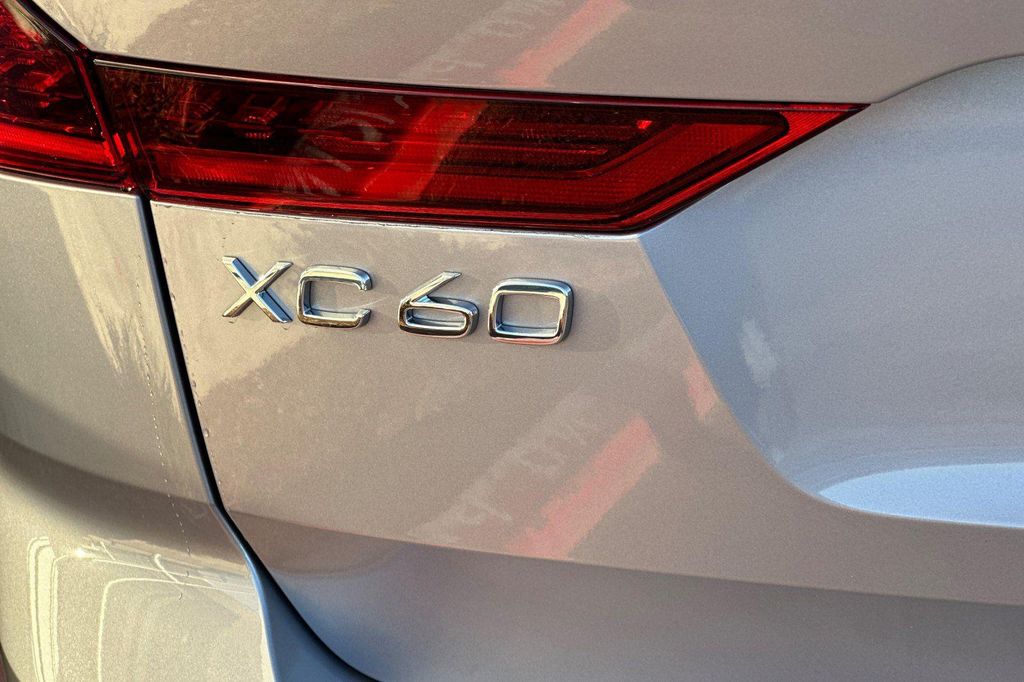2026 Volvo XC60 B5 CORE 缩略图 12