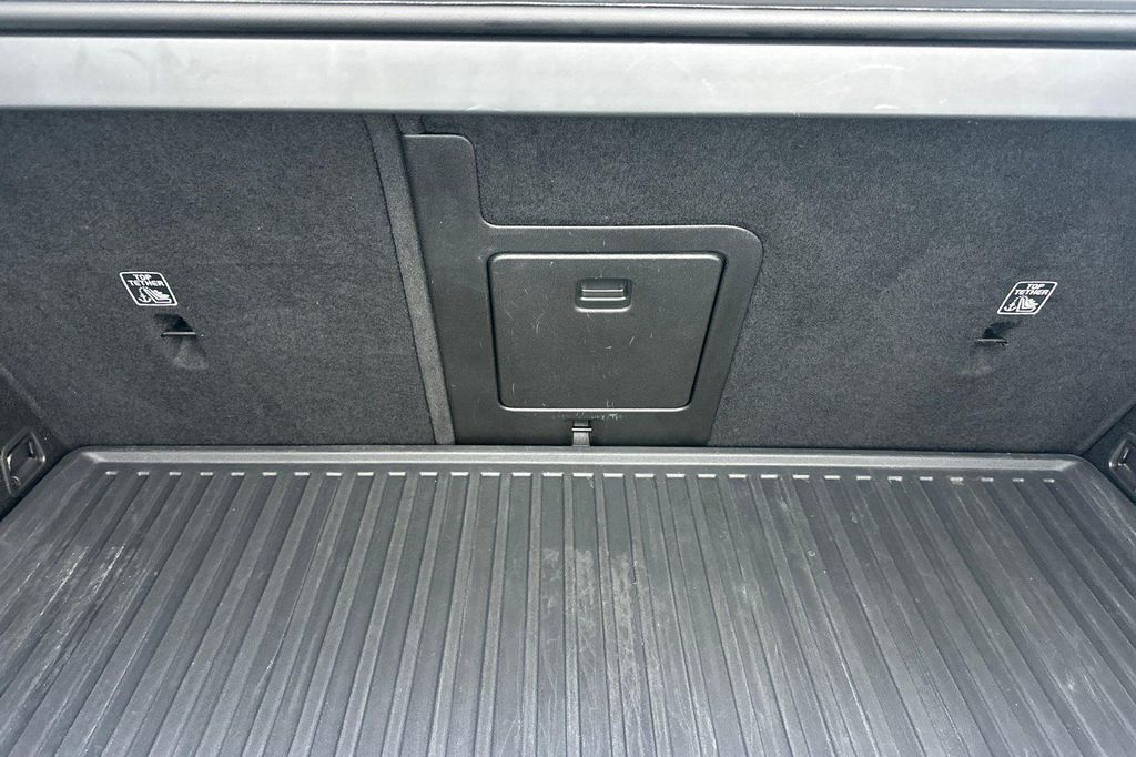 صورة مصغرة 18 لـ 2024 Volvo XC60 B5 PLUS DARK THEME