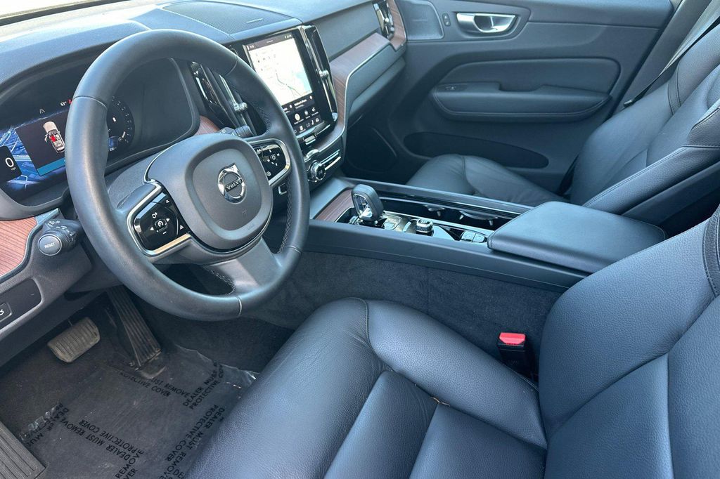 صورة مصغرة 14 لـ 2024 Volvo XC60 B5 PLUS DARK THEME