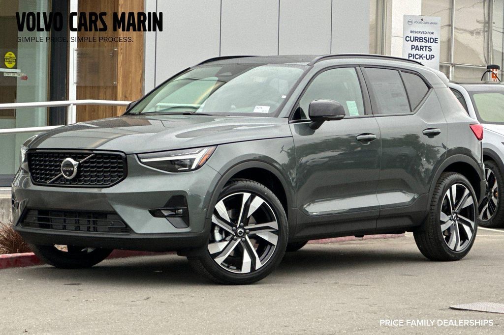 New 2026 Volvo XC40 Plus, B4 FWD Gas (mild hybrid), Dark