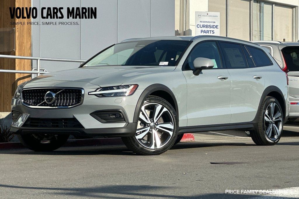 New 2026 Volvo V60 Cross Country Plus, B5 AWD Gas (mild hybrid)