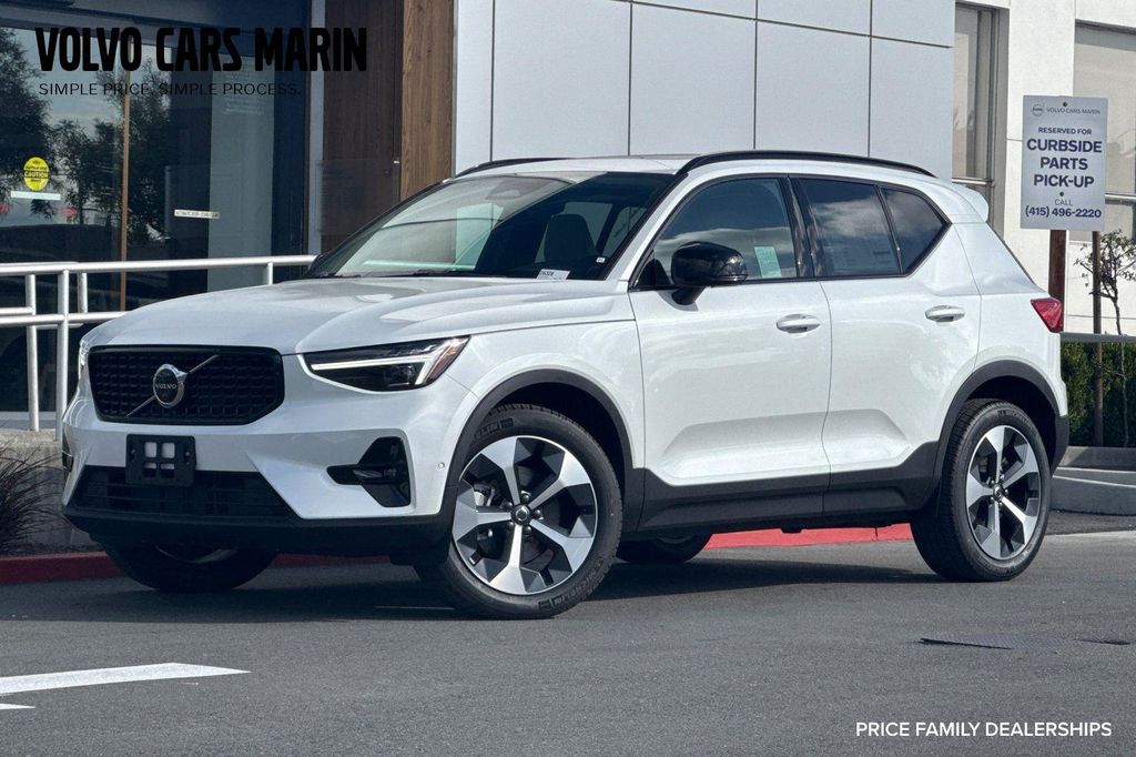New 2026 Volvo XC40 Plus, B5 AWD Gas (mild hybrid), Dark