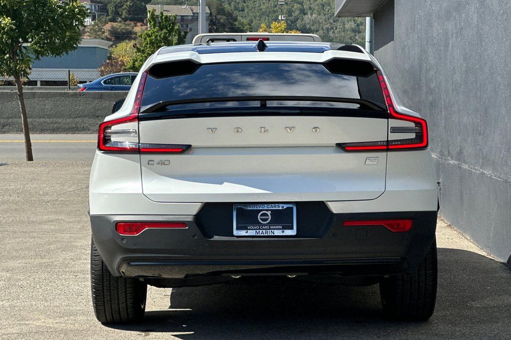 صورة 8 لـ 2023 Volvo C40 RECHARGE PURE ELECTRIC TWIN ULTIMATE