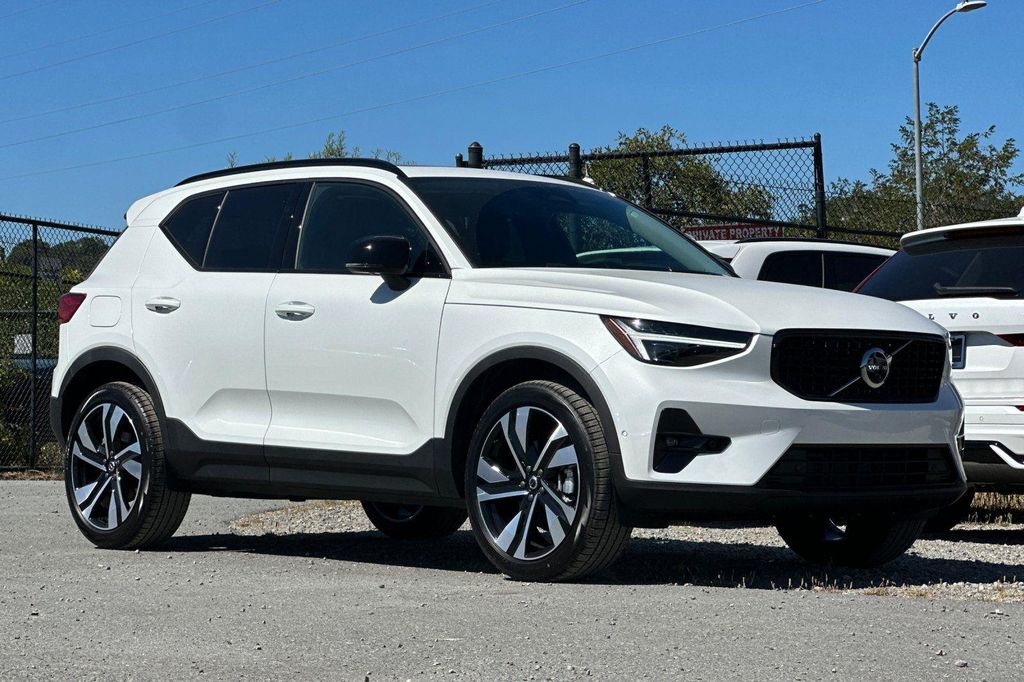 2026 Volvo XC40 ULTRA, B5 AWD GAS (MILD HYBRID), DARK 照片 9