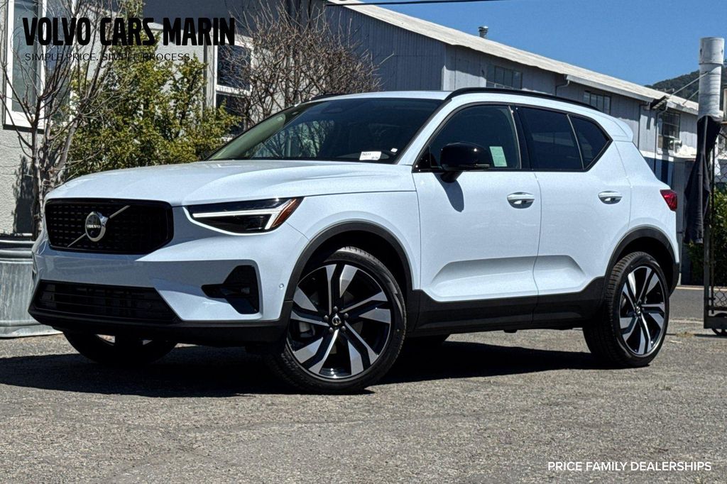 New 2026 Volvo XC40 Plus, B5 AWD Gas (mild hybrid), Dark