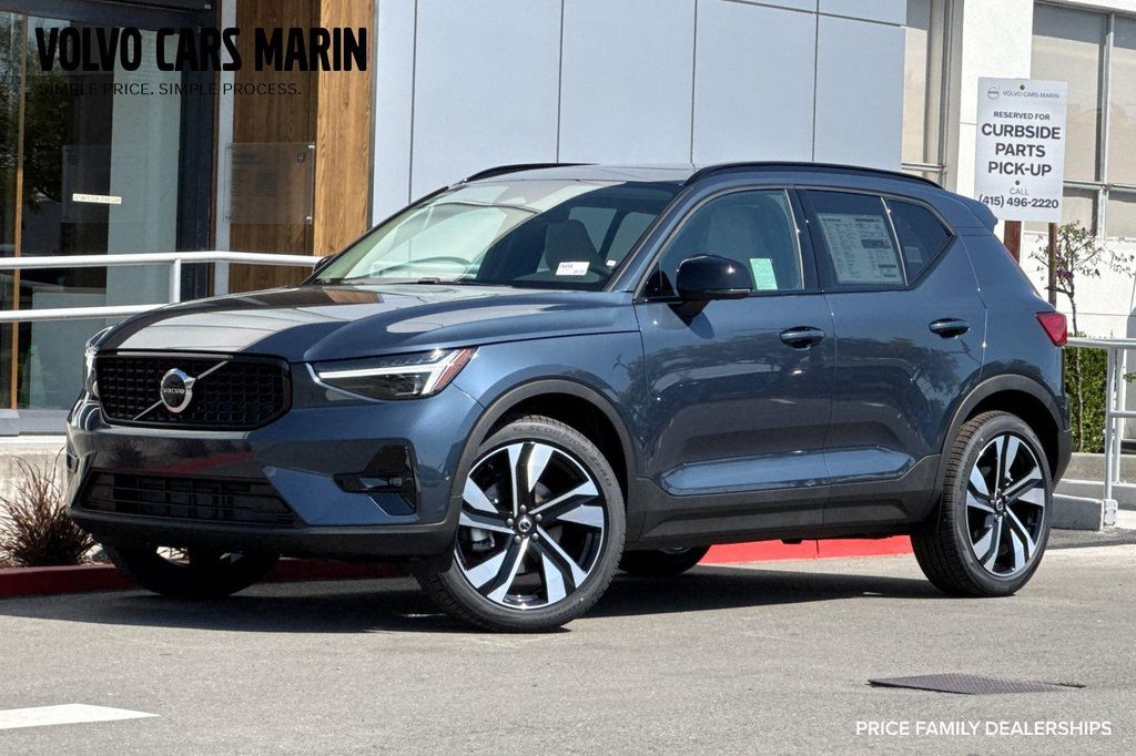 New 2026 Volvo XC40 Ultra, B5 AWD Gas (mild hybrid), Dark