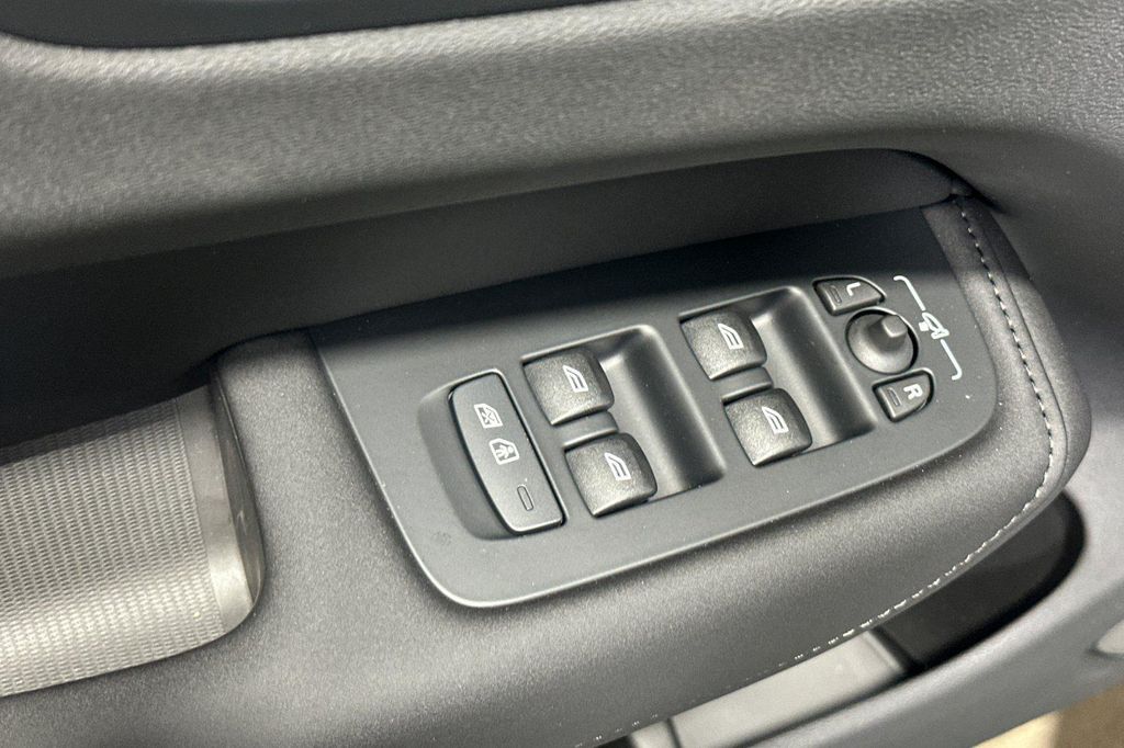 2026 Volvo XC60 PLUG-IN HYBRID PLUS, T8 AWD ELECTRIC/GASOLINE — миниатюра 15