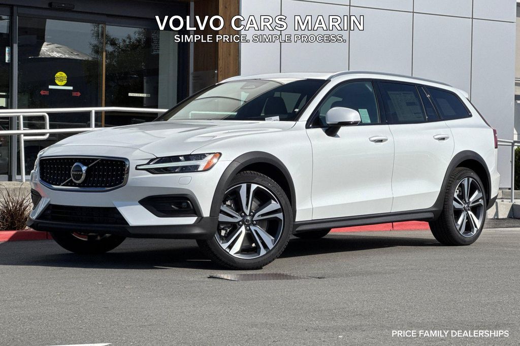New 2026 Volvo V60 Cross Country Plus, B5 AWD Gas (mild hybrid)