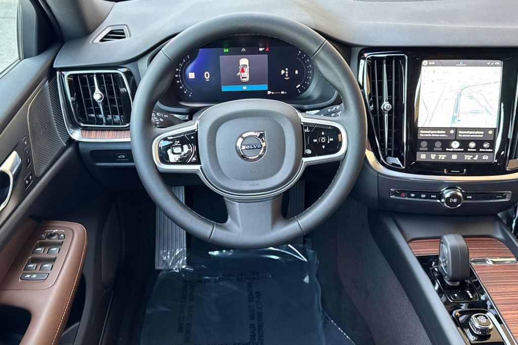 صورة مصغرة 16 لـ 2026 Volvo V60 CROSS COUNTRY PLUS, B5 AWD GAS (MILD HYBRID)