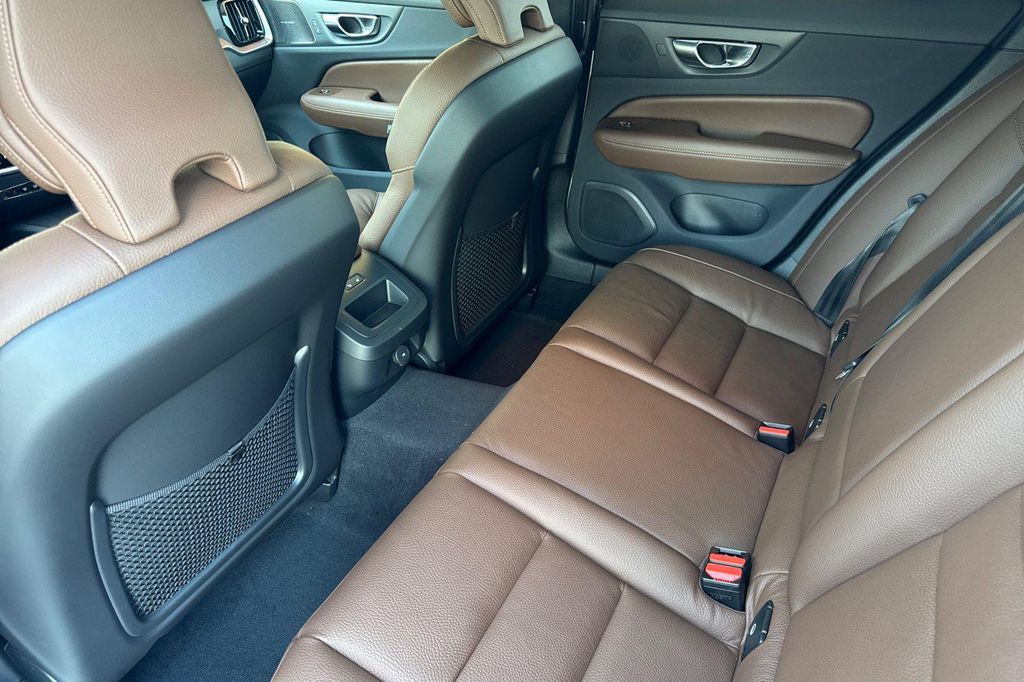صورة 4 لـ 2026 Volvo V60 CROSS COUNTRY PLUS, B5 AWD GAS (MILD HYBRID)