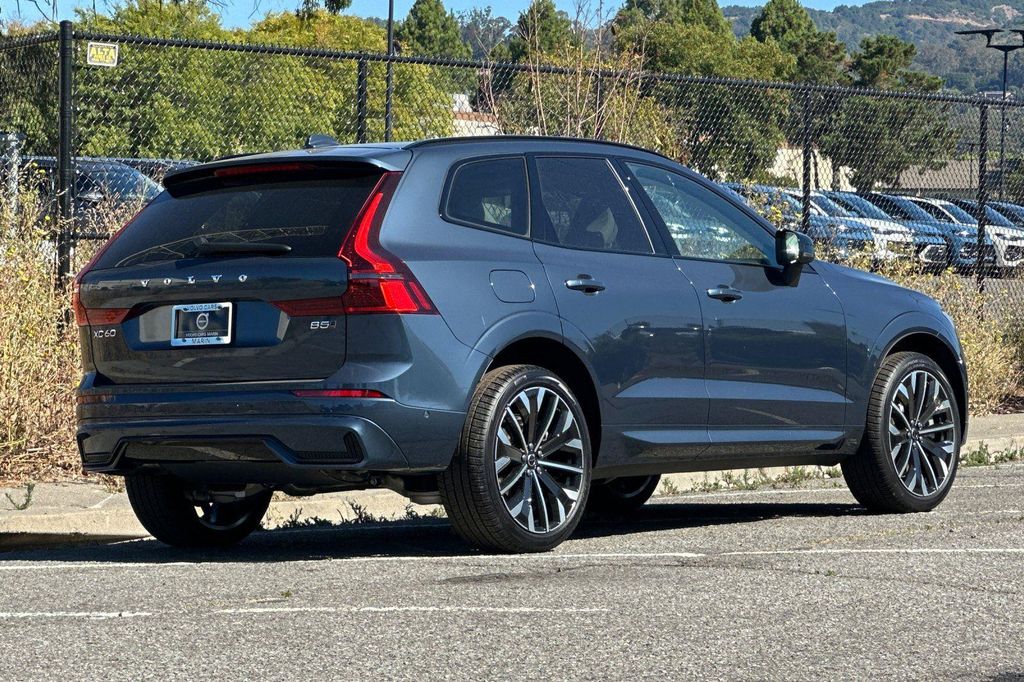 2026 Volvo XC60 B5 ULTRA — фото 2