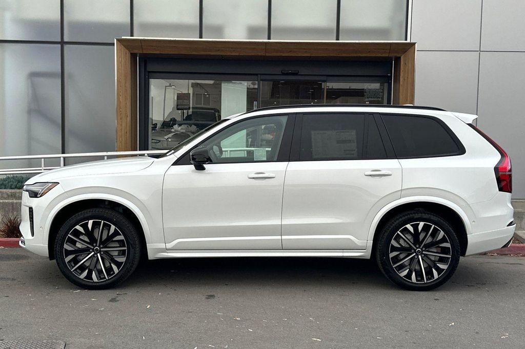 2026 Volvo XC90 ULTRA DARK THEME, B6 AWD GAS (MILD HYBRID), G — фото 5