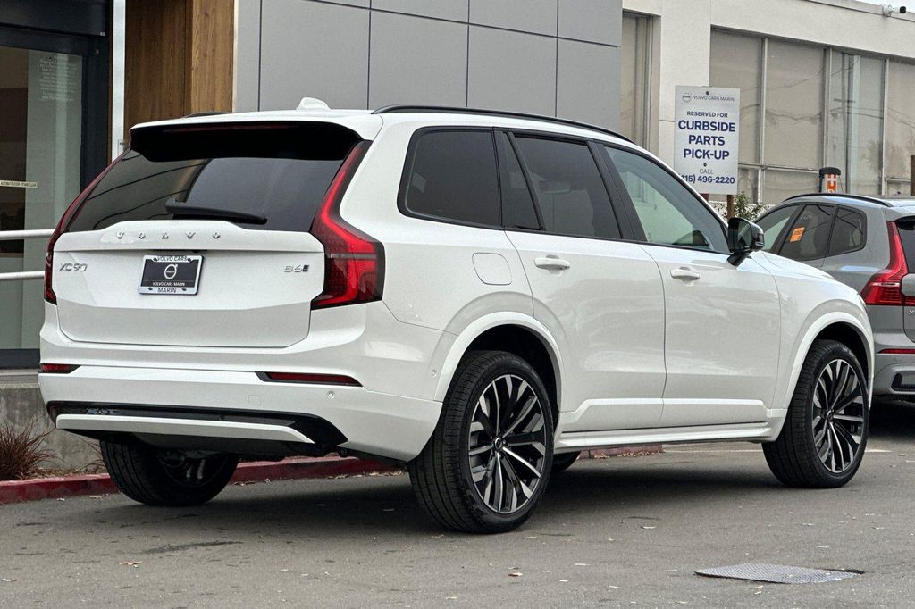 2026 Volvo XC90 ULTRA DARK THEME, B6 AWD GAS (MILD HYBRID), G — фото 2