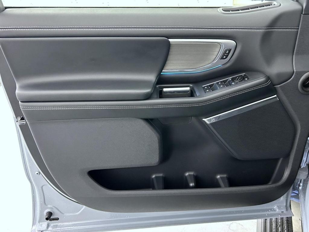 صورة 10 لـ 2027 FORD EXPEDITION PLATINUM