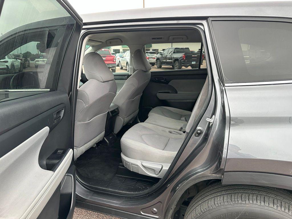 صورة مصغرة 21 لـ 2023 Toyota HIGHLANDER L