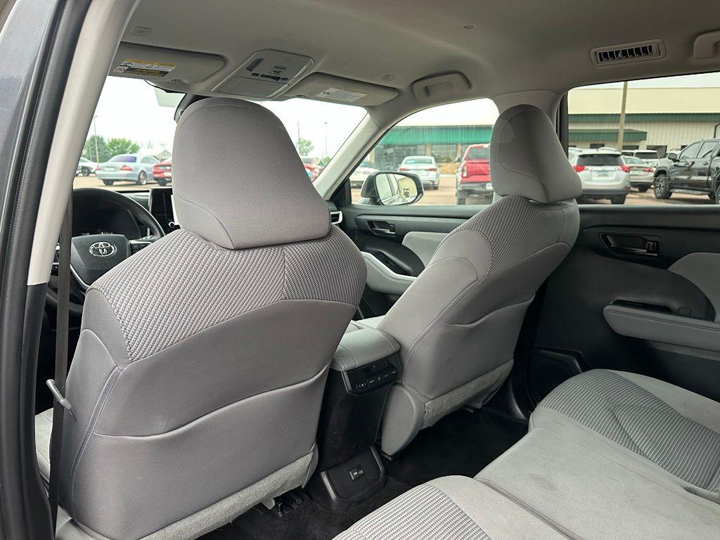 صورة مصغرة 23 لـ 2023 Toyota HIGHLANDER L