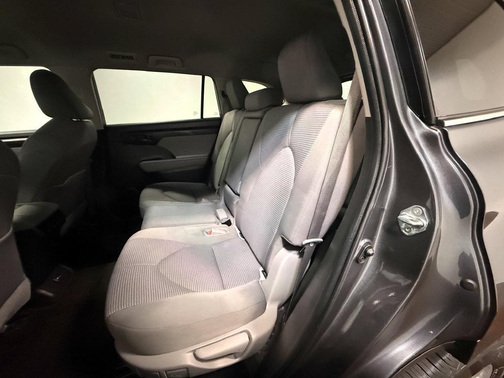 صورة 8 لـ 2023 Toyota HIGHLANDER L