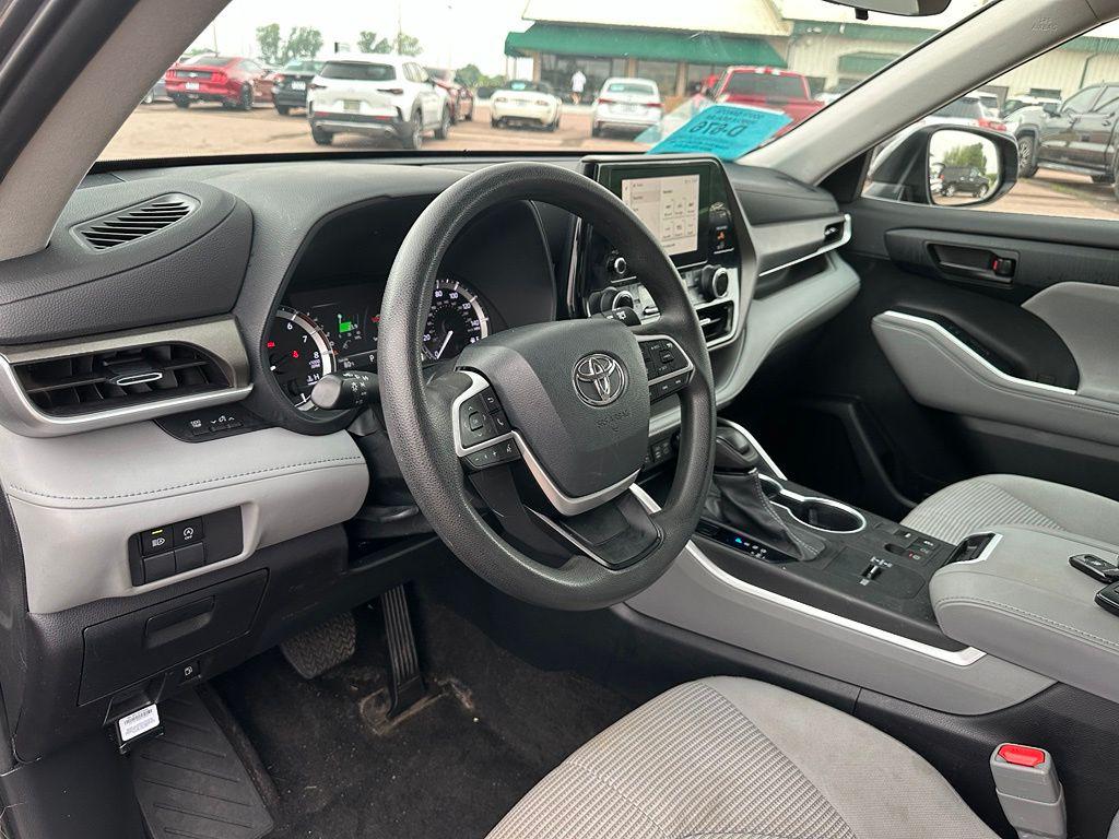 صورة مصغرة 13 لـ 2023 Toyota HIGHLANDER L