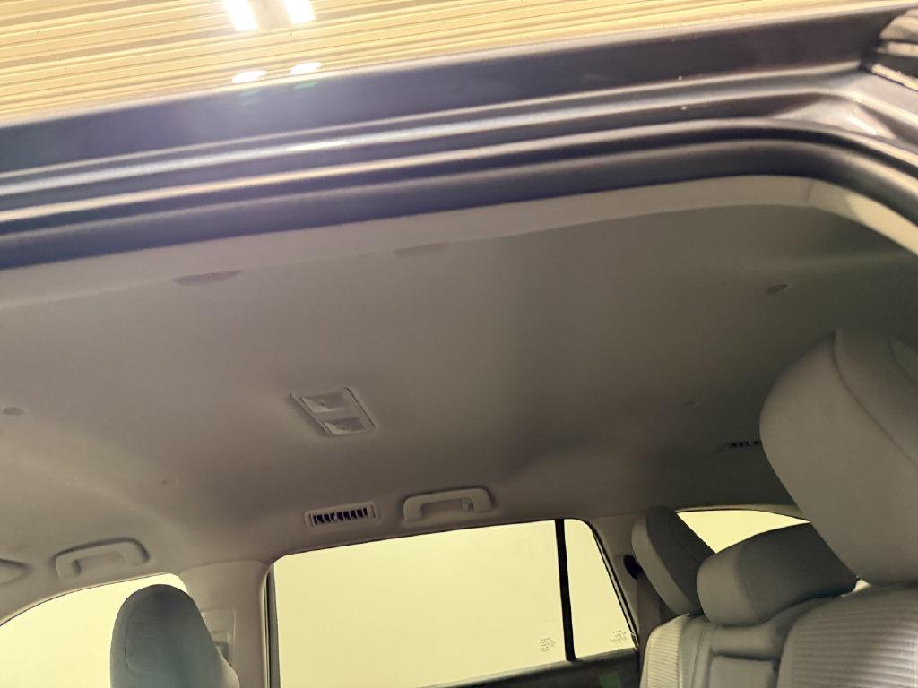 صورة 10 لـ 2023 Toyota HIGHLANDER L