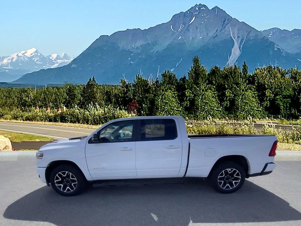 2025 RAM 1500 LARAMIE photo 3