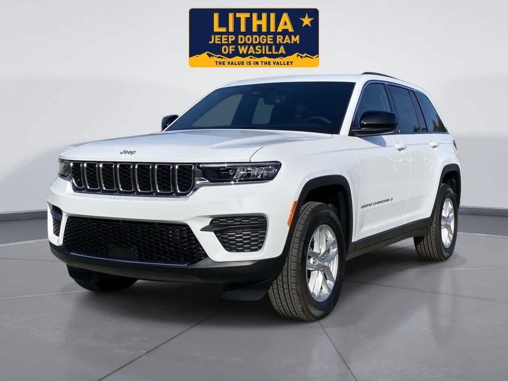 New 2026 Jeep Grand Cherokee Laredo