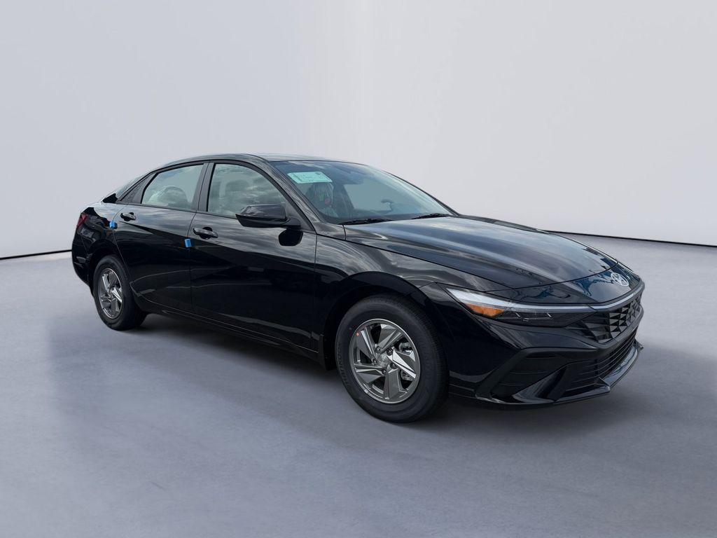 New 2026 Hyundai ELANTRA SE