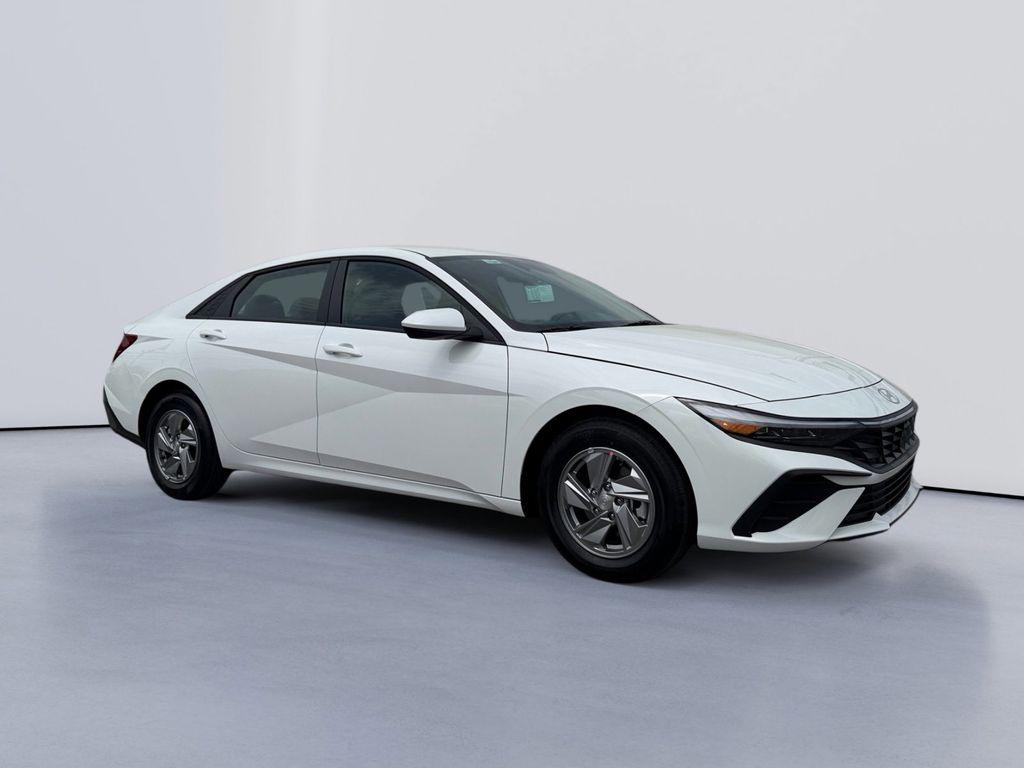 New 2026 Hyundai ELANTRA SE