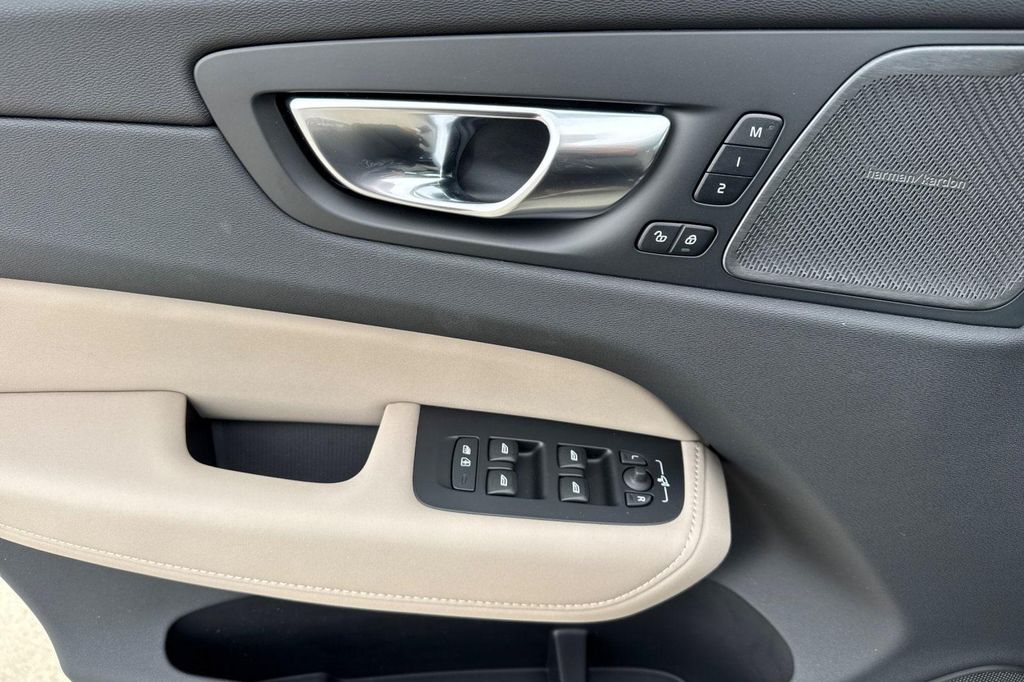 2026 Volvo XC60 PLUG-IN HYBRID T8 PLUS 缩略图 10